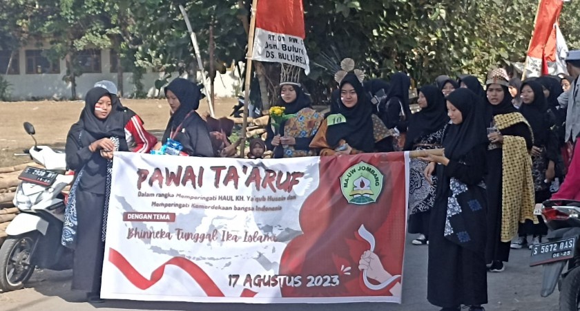 Meriah! MA-UW Jombang Ikuti Pawai Taaruf Dalam rangkah peringatan tahun baru Islam, Kemerdekaan RI, Haul Ke 49 KH. Ya'qub Husain dan 1000 Hari Abah KH. Qoyim Ya'qub