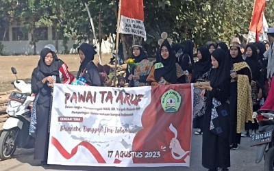 Meriah! MA-UW Jombang Ikuti Pawai Taaruf Dalam rangkah peringatan tahun baru Islam, Kemerdekaan RI, Haul Ke 49 KH. Ya'qub Husain dan 1000 Hari Abah KH. Qoyim Ya'qub
