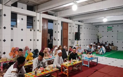 TASYAKURAN MILAD DAN BUKA PUASA BERSAMA MA-UW JOMBANG: Pererat Silatuhrami dan Kebersamaan